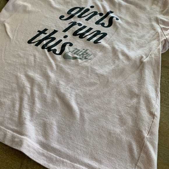 Girls Nike Tee - Picture 4 of 5